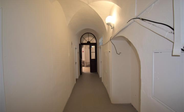 NÁDHERNÁ HISTORICKÁ BUDOVA   V CENTRE BANSKEJ BYSTRICE (1700m2) - fotografia 13