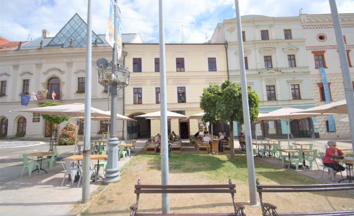 NÁDHERNÁ HISTORICKÁ BUDOVA   V CENTRE BANSKEJ BYSTRICE (1700m2) - fotografia 17