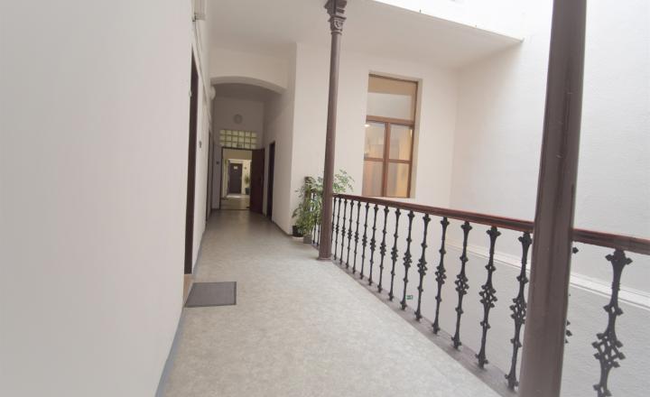NÁDHERNÁ HISTORICKÁ BUDOVA   V CENTRE BANSKEJ BYSTRICE (1700m2) - fotografia 8