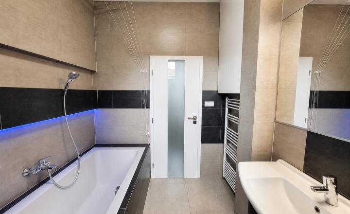 4-IZBOVÝ STAROMESTSKÝ BYT (105M2) V STAROM MESTE S VYSOKÝMI STROPMI A S  ÚCHVATNÝM VÝHĽADOM - fotografia 8