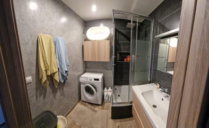 ELEGANTNÝ, KVALITNE ZREKONŠTRUOVANÝ 3-IZBOVÝ BYT S BALKÓNOM (74M2) V CENTRE SENCA - fotografia 6