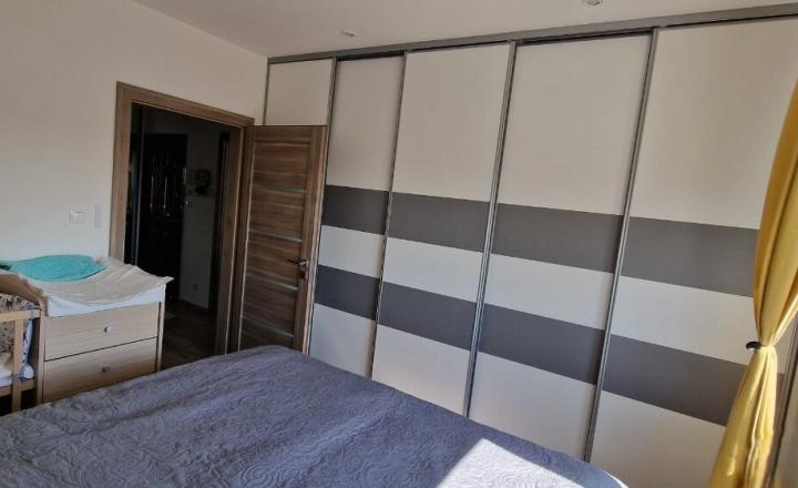 ELEGANTNÝ, KVALITNE ZREKONŠTRUOVANÝ 3-IZBOVÝ BYT S BALKÓNOM (74M2) V CENTRE SENCA - fotografia 10