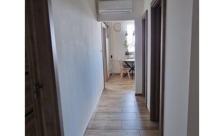 ELEGANTNÝ, KVALITNE ZREKONŠTRUOVANÝ 3-IZBOVÝ BYT S BALKÓNOM (74M2) V CENTRE SENCA - fotografia 11