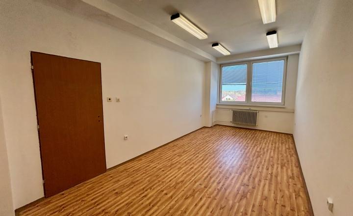 NA PRENÁJOM KANCELÁRSKY PRIESTOR (20 m2) - fotografia 4