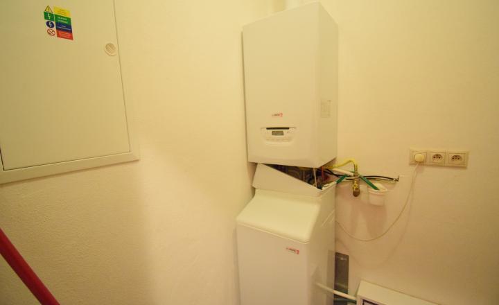 ZNÍŽENÁ CENA- PRIESTRANNÝ 4-IZBOVÝ BUNGALOV (188M2) S GARÁŽOU A S PEKNÝM POZEMKOM (550M2) LEN 4KM OD SENCA - HRUBÝ ŚÚR - fotografia 24