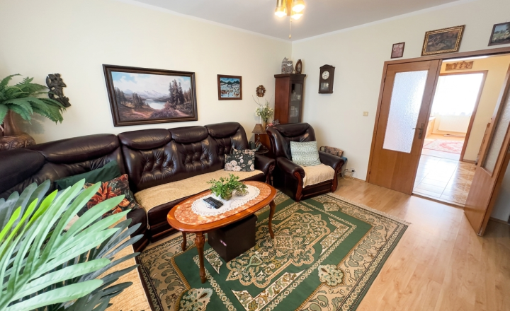 PRIESTRANNÝ 3-IZBOVÝ BYT S LOGGIOU(75M2) -  FURDEKOVA UL., PETRŽALKA - fotografia 1