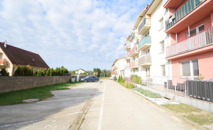 ACCENT REAL / PEKNÝ, KOMPLETNE ZARIADENÝ 1-IZBOVÝ BYT 45M2 S PARKOVACÍM MIESTOM - fotografia 15