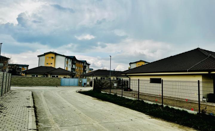 ACCENT REAL  PONÚKA NA PREDAJ ROHOVÝ STAVEBNÝ POZEMOK (612M2),  SKVELÁ POLOHA -  MOST PRI BRATISLAVE - fotografia 9