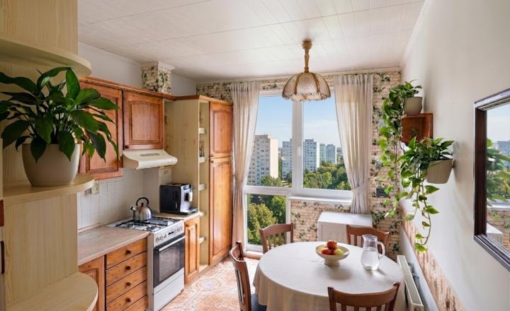 PRIESTRANNÝ 3-IZBOVÝ BYT S LOGGIOU(75M2) -  FURDEKOVA UL., PETRŽALKA