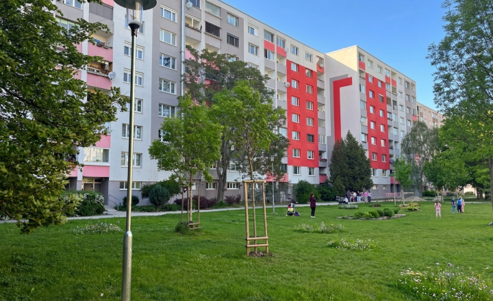 PRIESTRANNÝ 3-IZBOVÝ BYT S LOGGIOU(75M2) -  FURDEKOVA UL., PETRŽALKA - fotografia 7