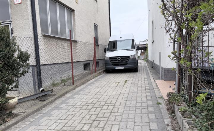 4-IZBOVÝ RODINNÝ DOM S BAZÉNOM A ALTÁNKOM V TICHEJ ČASTI BERNOLÁKOVA - fotografia 5