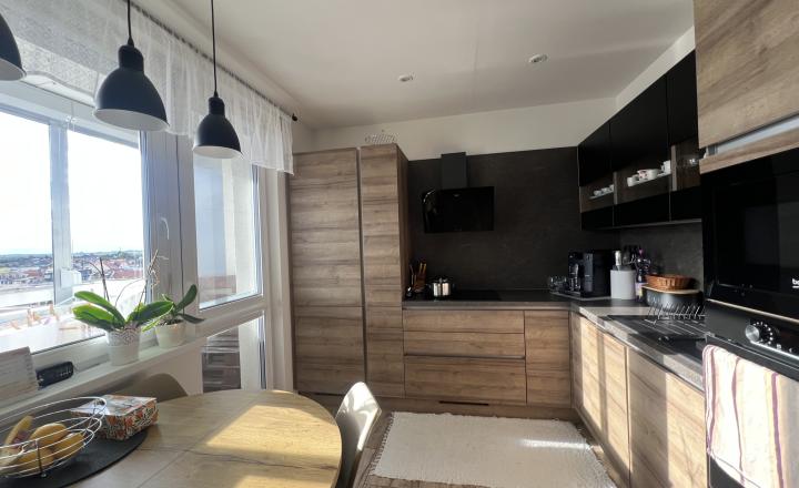 KOMFORTNÝ, KVALITNE ZREKONŠTRUOVANÝ 3-IZBOVÝ BYT S BALKÓNOM (74M2) V CENTRE SENCA - fotografia 7