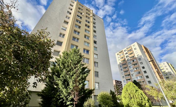 KOMFORTNÝ, KVALITNE ZREKONŠTRUOVANÝ 3-IZBOVÝ BYT S BALKÓNOM (74M2) V CENTRE SENCA - fotografia 12