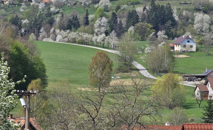 KOSTIVRCH - NÁDHERNÉ STAVEBNÉ POZEMKY NA DOMY A CHATY(2 x 758m2) V MALEBNOM PROSTREDÍ