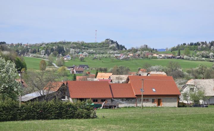 KOSTIVRCH - NÁDHERNÉ STAVEBNÉ POZEMKY NA DOMY A CHATY(2 x 758m2) V MALEBNOM PROSTREDÍ - fotografia 5