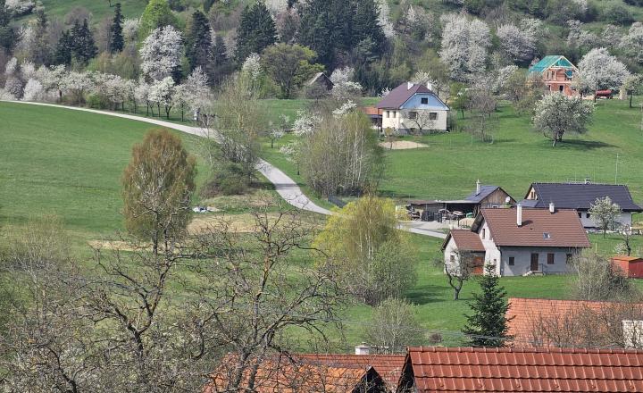 KOSTIVRCH - NÁDHERNÉ STAVEBNÉ POZEMKY NA DOMY A CHATY(2 x 758m2) V MALEBNOM PROSTREDÍ - fotografia 8