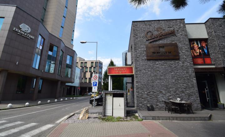 KOMERČNÉ  PRIESTORY S PARKOVANÍM (280M2) NA FREKVENTOVANEJ  TRNAVSKEJ CESTE - PRI ZIMNOM ŠTADIÓNE - fotografia 2