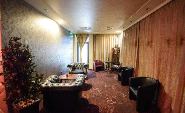 KOMERČNÉ  PRIESTORY S PARKOVANÍM (280M2) NA FREKVENTOVANEJ  TRNAVSKEJ CESTE - PRI ZIMNOM ŠTADIÓNE - fotografia 9