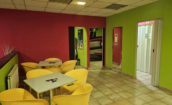 MULTIFUNKČNÉ NEBYTOVÉ PRIESTORY S VÝKLADMI (154m2) NA FREKVENTOVANOM MIESTE - HANY MELIČKOVEJ - fotografia 5