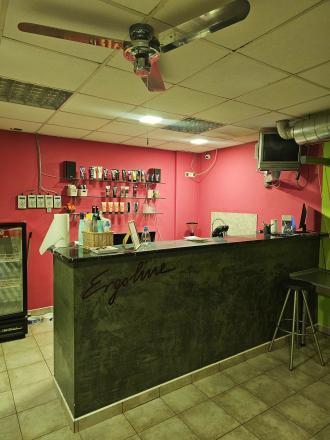 MULTIFUNKČNÉ NEBYTOVÉ PRIESTORY S VÝKLADMI (154m2) NA FREKVENTOVANOM MIESTE - HANY MELIČKOVEJ - fotografia 7