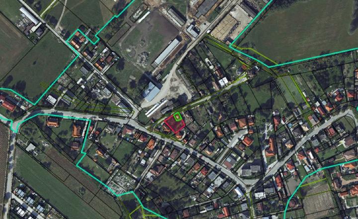 STAVEBNÝ POZEMOK 768 m2 V CENTRE OBCE S VEĽKÝM POTENCIÁLOM - fotografia 8