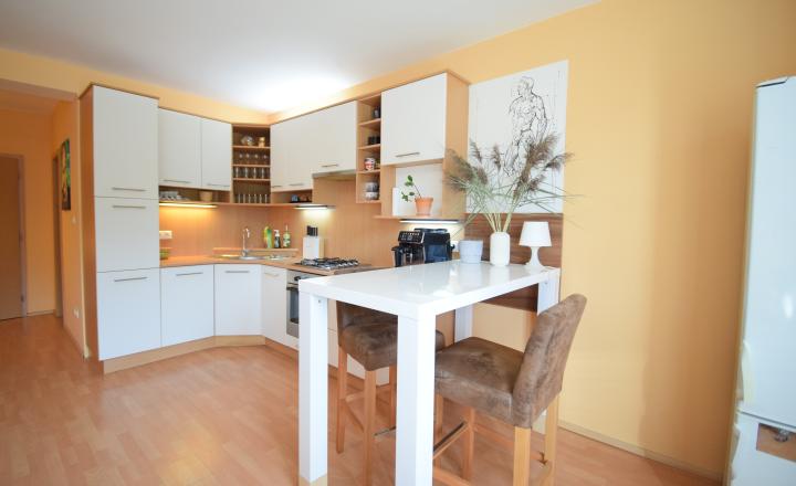 ACCENT REAL / PEKNÝ, KOMPLETNE ZARIADENÝ 1-IZBOVÝ BYT 45M2 S PARKOVACÍM MIESTOM - fotografia 4