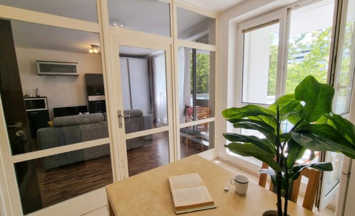 ACCENT REAL / PRENÁJOM ÚTULNÉHO 1 IZBOVÉHO BYTU S BALKÓNOM V RAČI - fotografia 3