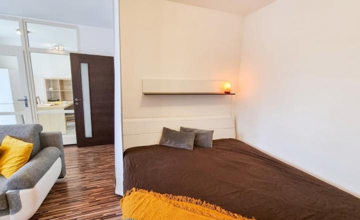 ACCENT REAL / PRENÁJOM ÚTULNÉHO 1 IZBOVÉHO BYTU S BALKÓNOM V RAČI - fotografia 9