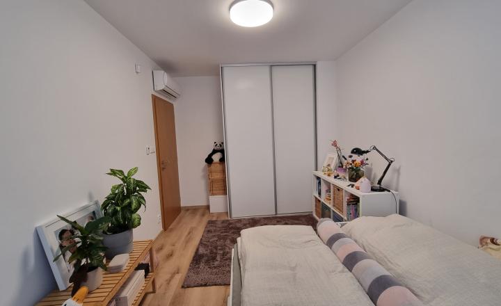 ACCENT REAL /PRENÁJOM 3 IZBOVÉHO BYTU V RODINNOM DOME SO ZÁHRADOU A DVOMA PARKOVACÍMI MIESTAMI - fotografia 5