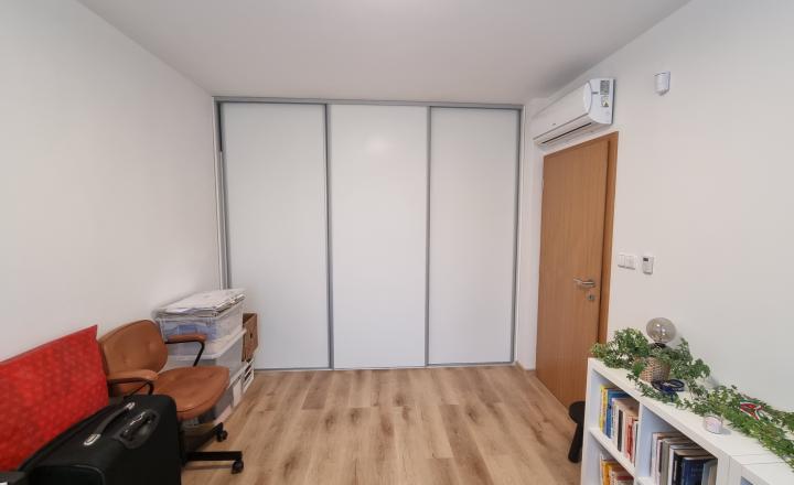 ACCENT REAL /PRENÁJOM 3 IZBOVÉHO BYTU V RODINNOM DOME SO ZÁHRADOU A DVOMA PARKOVACÍMI MIESTAMI - fotografia 8