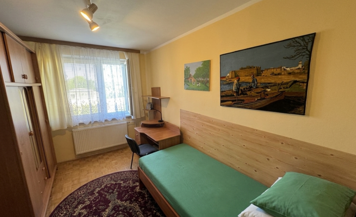 PRIESTRANNÝ 3-IZBOVÝ BYT S LOGGIOU(75M2) -  FURDEKOVA UL., PETRŽALKA - fotografia 3