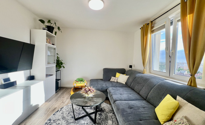 KOMFORTNÝ, KVALITNE ZREKONŠTRUOVANÝ 3-IZBOVÝ BYT S BALKÓNOM (74M2) V CENTRE SENCA - fotografia 3