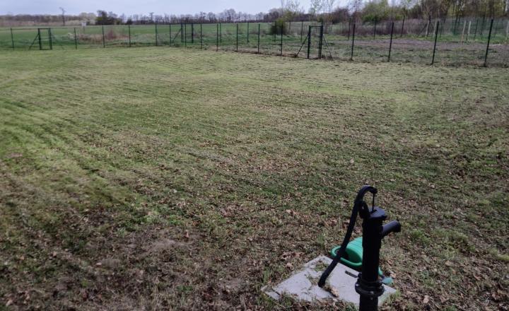 PEKNÝ OPLOTENÝ SLNEČNÝ POZEMOK (500M2) V ČUNOVE - fotografia 13