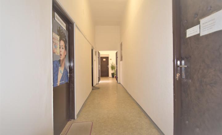 NÁDHERNÁ HISTORICKÁ BUDOVA   V CENTRE BANSKEJ BYSTRICE (1700m2) - fotografia 5