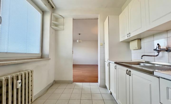 PRIESTRANNÝ 1-IZBOVÝ BYT SO SAMOSTATNOU KUCHYŇOU (37M2) V PRÉMIOVEJ LOKALITE PRI HORSKOM PARKU - STARÉ MESTO - fotografia 1