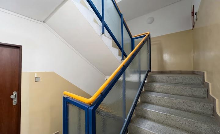 PRIESTRANNÝ 1-IZBOVÝ BYT SO SAMOSTATNOU KUCHYŇOU (37M2) V PRÉMIOVEJ LOKALITE PRI HORSKOM PARKU - STARÉ MESTO - fotografia 7