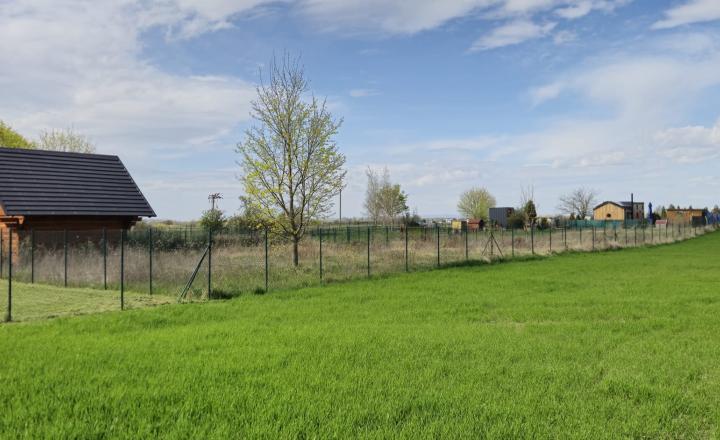 PEKNÝ OPLOTENÝ SLNEČNÝ POZEMOK (500M2) V ČUNOVE - fotografia 12