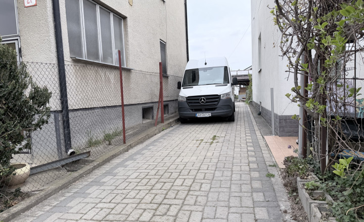 4-IZBOVÝ RODINNÝ DOM S BAZÉNOM A ALTÁNKOM V TICHEJ ČASTI BERNOLÁKOVA - fotografia 5