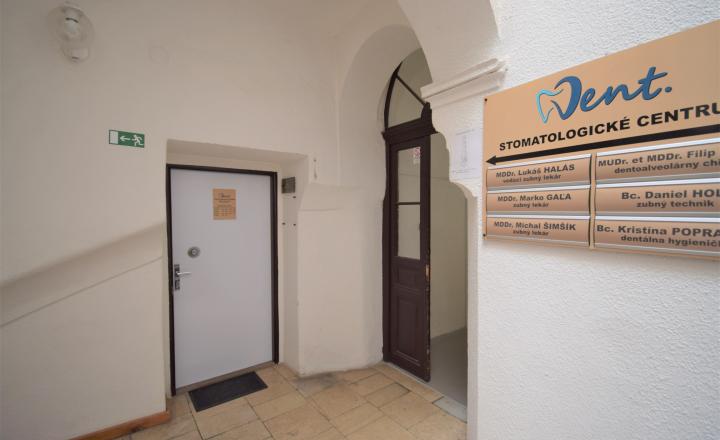 NÁDHERNÁ HISTORICKÁ BUDOVA   V CENTRE BANSKEJ BYSTRICE (1700m2) - fotografia 17