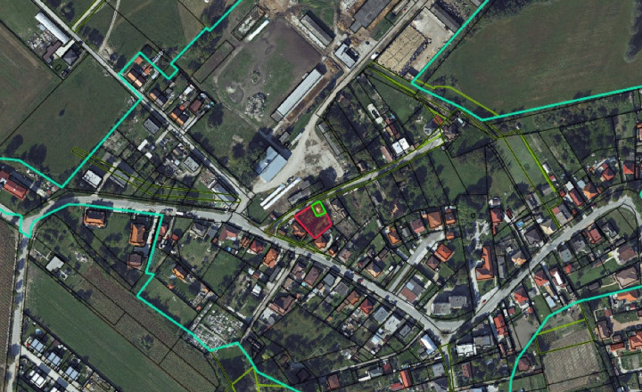 STAVEBNÝ POZEMOK 768 m2 V CENTRE OBCE S VEĽKÝM POTENCIÁLOM - fotografia 8