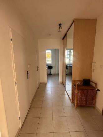 EXKLUÍVNE NA PREDAJ -  2 IZBOVÝ ZREKONŠTRUOVANÝ BYT V BLÍZKOSTI CENTRA MESTA V TRENČÍNE . - fotografia 8