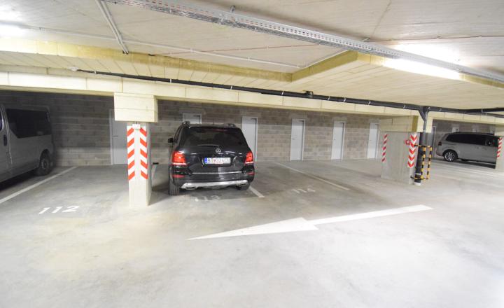 PRENÁJOM PEKNEJ 2 IZBOVEJ NOVOSTAVBY S VEĽKOU TERASOU A GARÁŽOVÝM STÁTÍM - fotografia 23