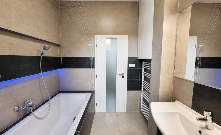 ACCENT REAL - 4-IZBOVÝ STAROMESTSKÝ BYT (105M2) V STAROM MESTE S VYSOKÝMI STROPMI A S  KRÁSNYM VÝHĽADOM - fotografia 8