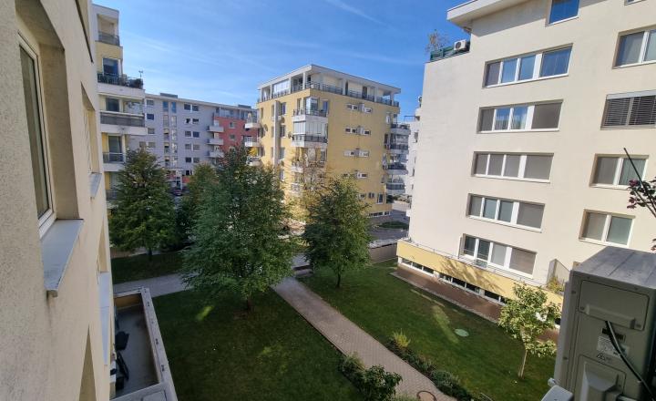 ACCENT REAL/PREDAJ PEKNÉHO 3 IZBOVÉHO BYTU S LÓGGIOU A DVOMA PARKOVACÍMI MIESTAMI + PIVNIČNÁ KOBKA - fotografia 13