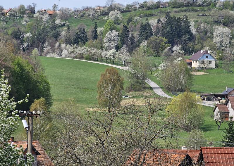 KOSTIVRCH - NÁDHERNÉ STAVEBNÉ POZEMKY NA DOMY A CHATY(2 x 758m2) V MALEBNOM PROSTREDÍ