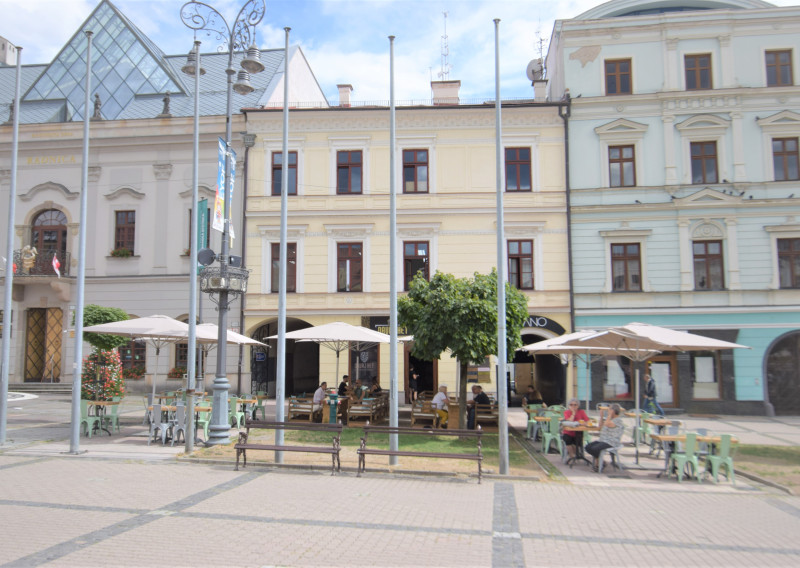 NÁDHERNÁ HISTORICKÁ BUDOVA   V CENTRE BANSKEJ BYSTRICE (1700m2)
