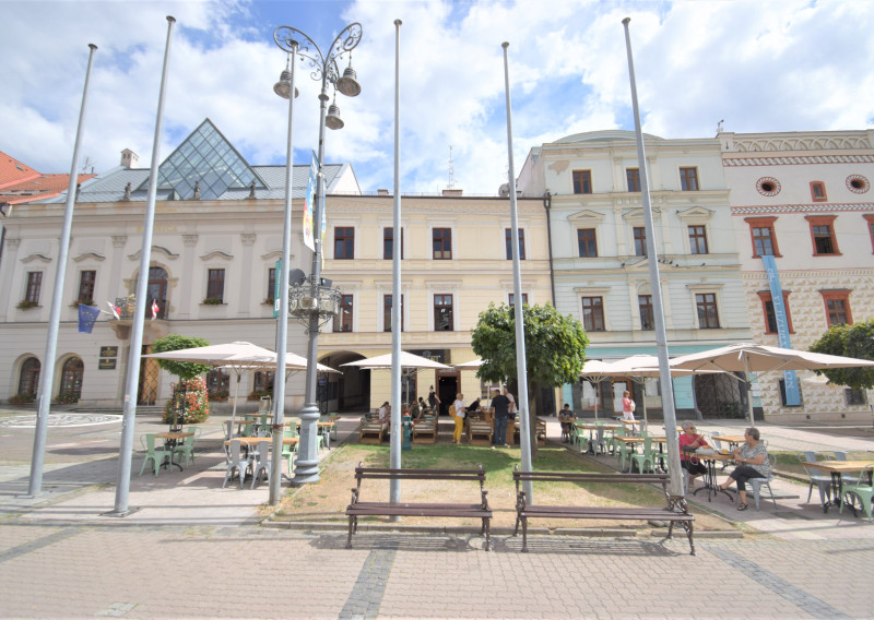 NÁDHERNÁ HISTORICKÁ BUDOVA   V CENTRE BANSKEJ BYSTRICE (1700m2)