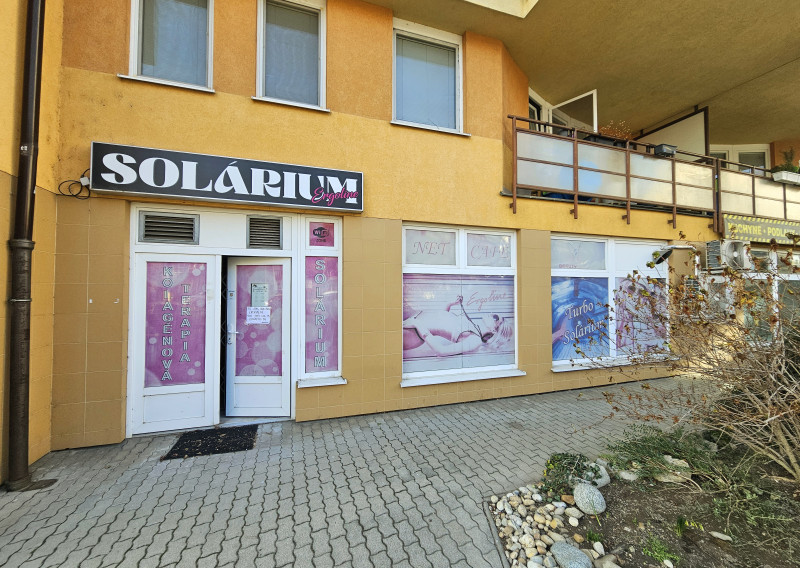 MULTIFUNKČNÉ NEBYTOVÉ PRIESTORY S VÝKLADMI (154m2) NA FREKVENTOVANOM MIESTE - HANY MELIČKOVEJ