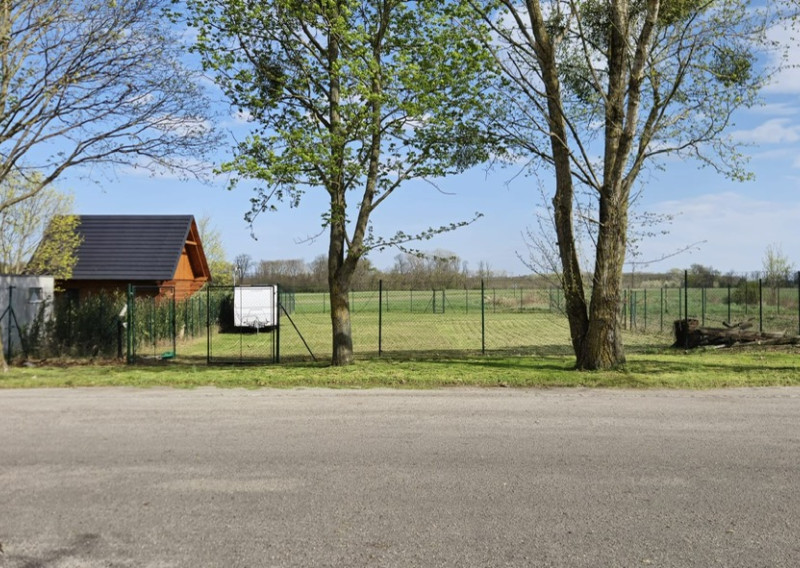 PEKNÝ OPLOTENÝ SLNEČNÝ POZEMOK (500M2) V ČUNOVE